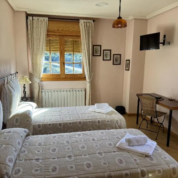 Hotel Pico Espiguete，位于Alba de los Cardaños的酒店