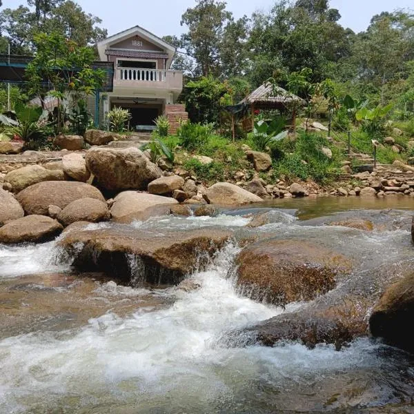 Dango1881muslim riverstay，位于Kampong Suak Larah的酒店