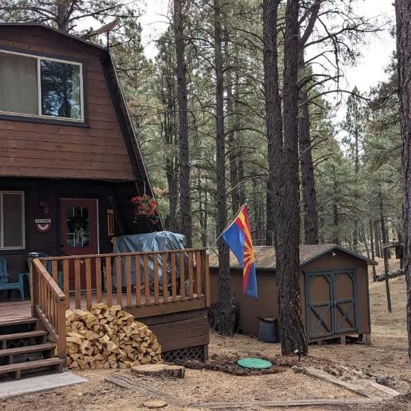 Friar Tuck Cottage - Close to Williams, Flagstaff and the Grand Canyon，位于Parks的酒店