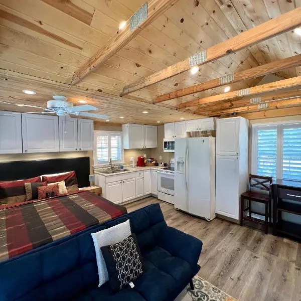 The Lake Alfred Citruswood Cabin，位于Lake Alfred的酒店