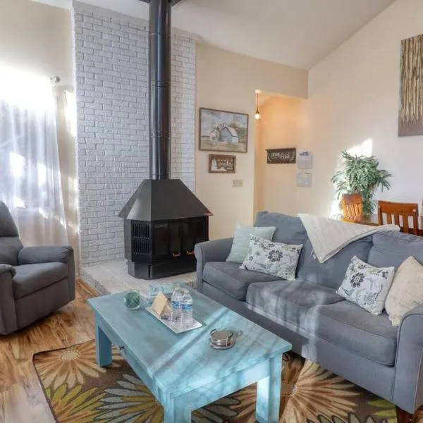 Bryce Chalet Retreat B Mountain Getaway，位于Basye的酒店