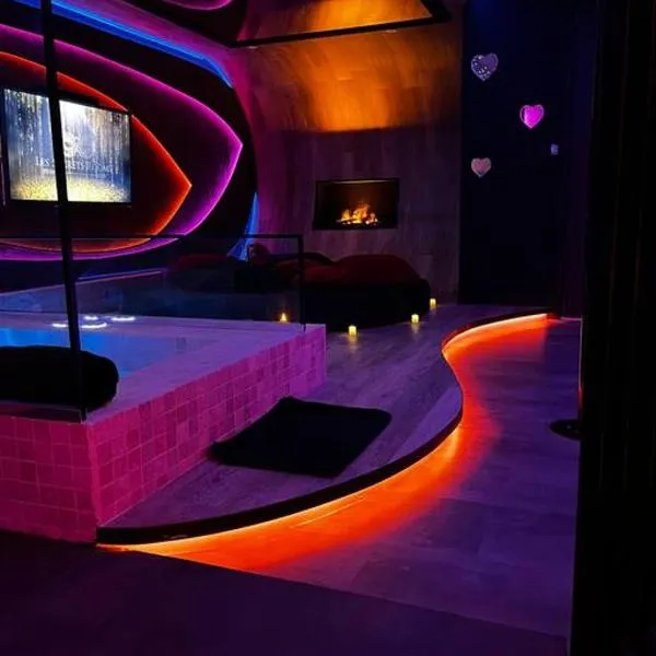 Les Secrets Rooms/Love Room，位于里沃萨尔特的酒店