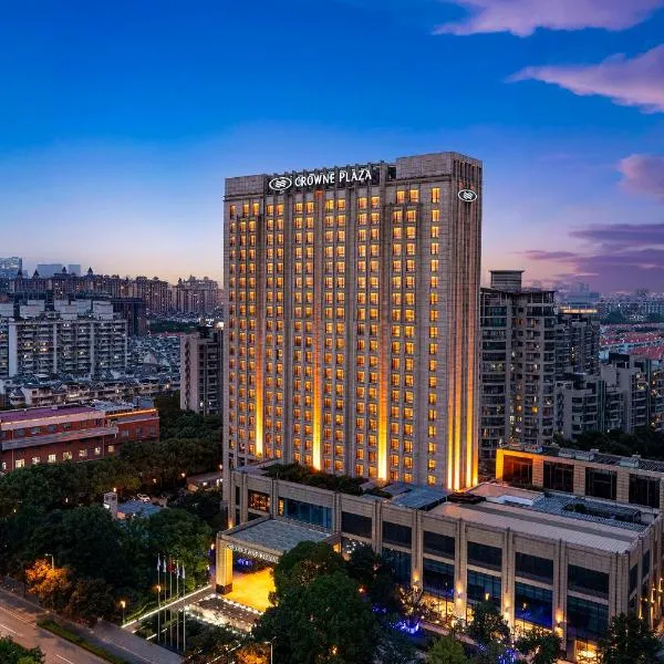 上海大华锦绣皇冠假日酒店，位于张江的酒店