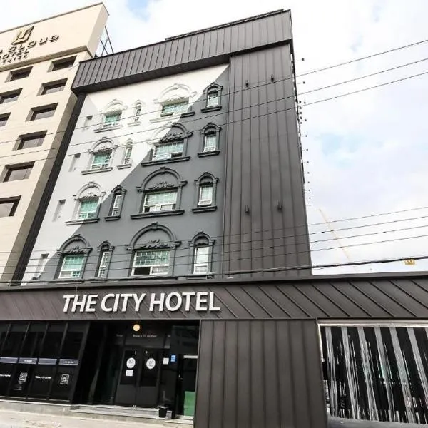 Hotel The City，位于Chungp'yŏng-ni的酒店