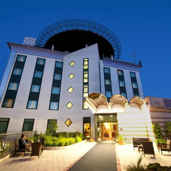Castagna Palace Hotel & Restaurant，位于蒙泰基奥马焦雷的酒店