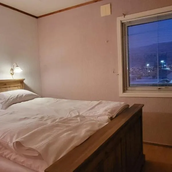 Heavenly 3 bedroom Apartment，位于Breidvik的酒店