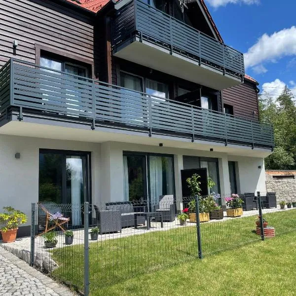 Z Widokiem Apartamenty - apartamenty z widokiem na góry i zewnętrzną balią，位于斯克拉斯卡波伦巴的酒店