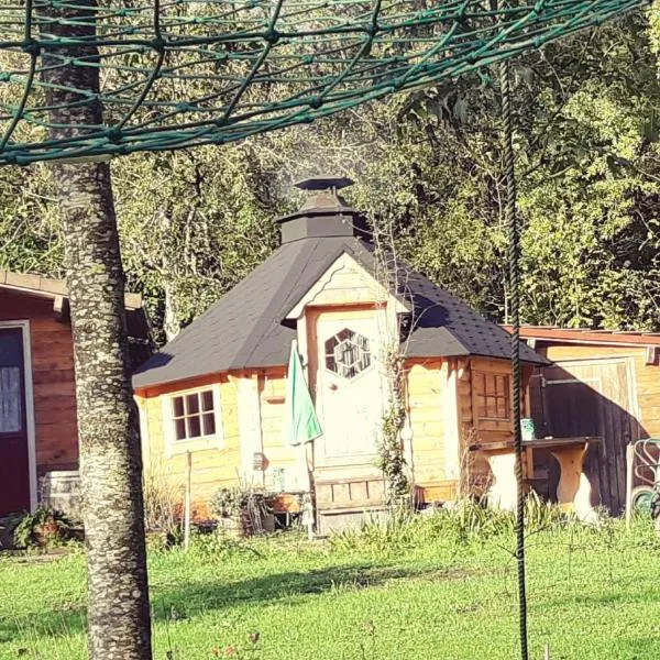 Private Lakeside Retreat，位于Renac的酒店
