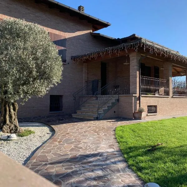 Appartamento con giardino，位于Pontecchio的酒店