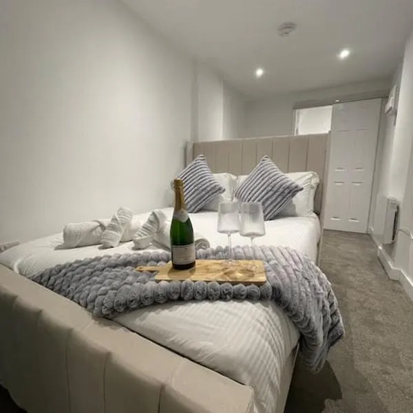 (NEW) Poppy's place - 10 minute drive from York，位于Skelton的酒店