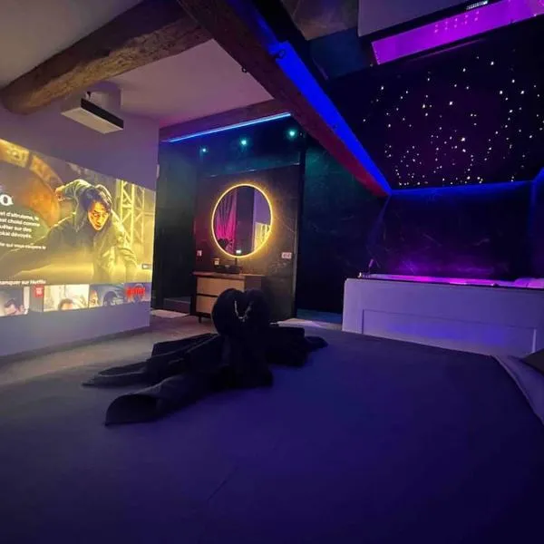 L’arène des plaisirs - love room，位于尼姆的酒店