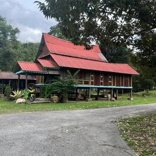 Kampung House (Minang) in Hulu Yam, Batang Kali，位于新古毛的酒店