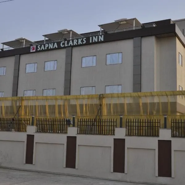 勒克瑙萨那克拉克酒店，位于Bhauli的酒店
