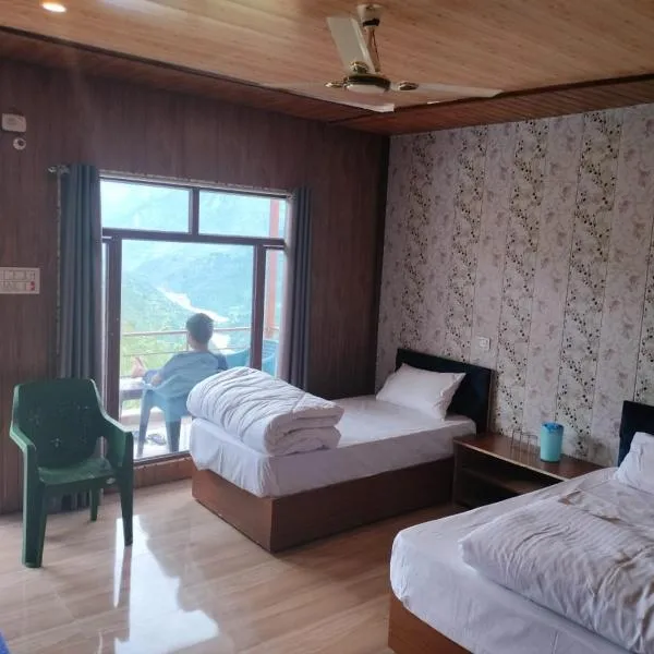 Chaukhamba View Resort，位于Sari的酒店