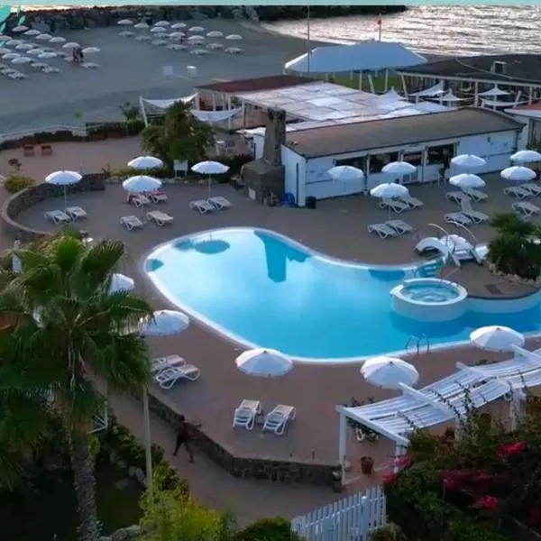 Le Mandrelle Beach Resort，位于阿曼泰阿的酒店