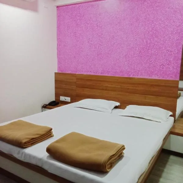 HOTEL SHREEJAY，位于Māngaon的酒店