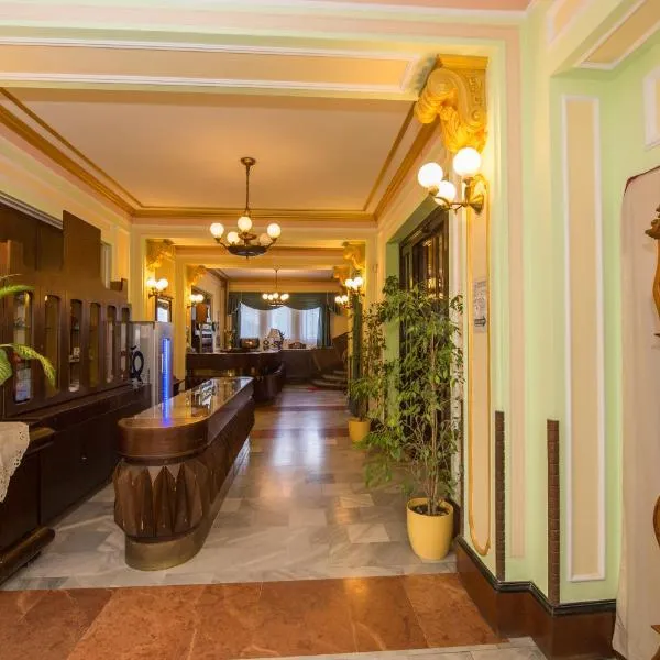 蒂萨河温泉酒店，位于Szajol的酒店