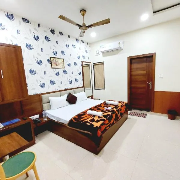 HOTEL BABYLON REGENCY, Opp Krishna Janmabhoomi Temple，位于马图拉的酒店