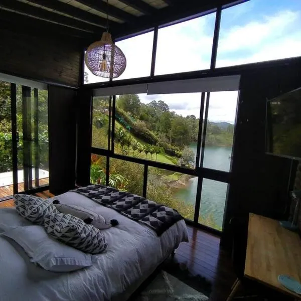 Cabaña con jacuzzi y acceso al embalse - Portum II，位于El Peñol的酒店