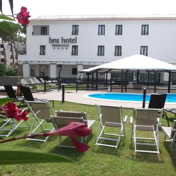 BNS Hotel Francisco，位于San Castrese的酒店