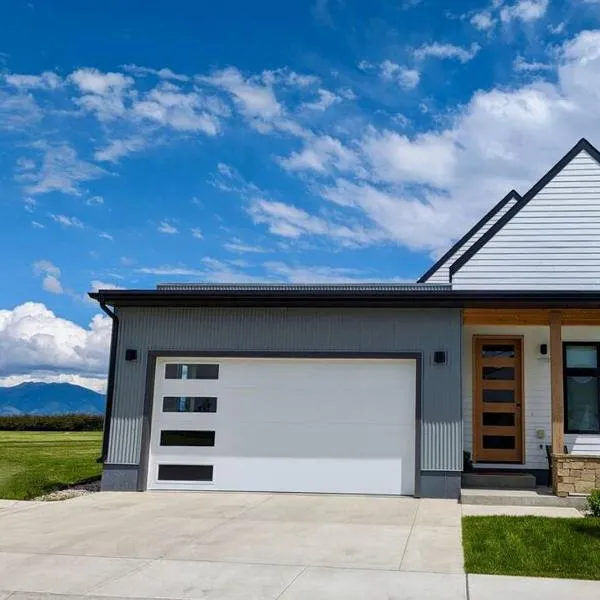 New 3BR condo in Bozeman w/ mtn views and trails，位于博兹曼的酒店