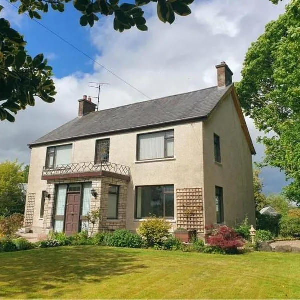 North Coast country home(Portrush,Portstewart,Giant's Causeway)，位于Balnamore的酒店