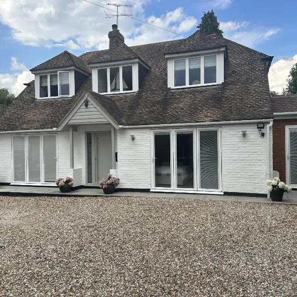 Beautiful 1-Bed Studio in Bourne end，位于Bourne End的酒店