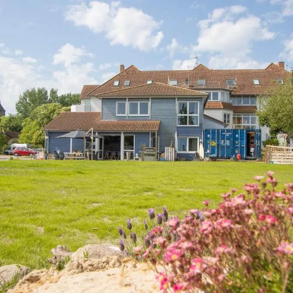 Hostel oder Ferienwohnung 1-16 Personen im BLAUEN HAUS，位于费马恩的酒店