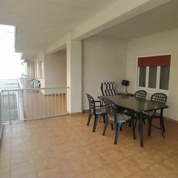Sencillo apartamento en primera línea de playa，位于Benifairó de Valldigna的酒店