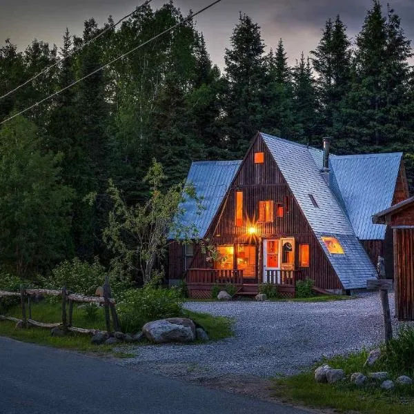 山顶峡湾酒店，位于Petit-Saguenay的酒店