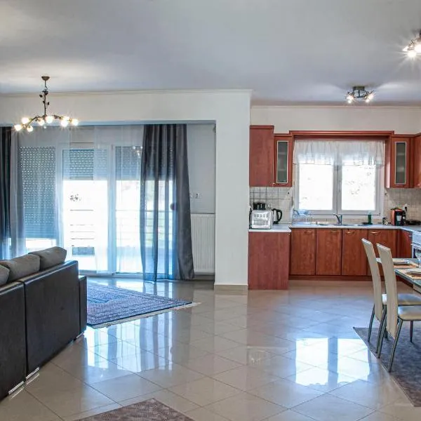 Chloe Maxi Apt 110sqm，位于卡斯托里亚的酒店