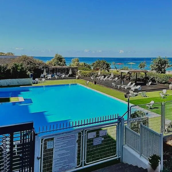 דירת גן על הים בנהריה，位于纳哈里亚的酒店