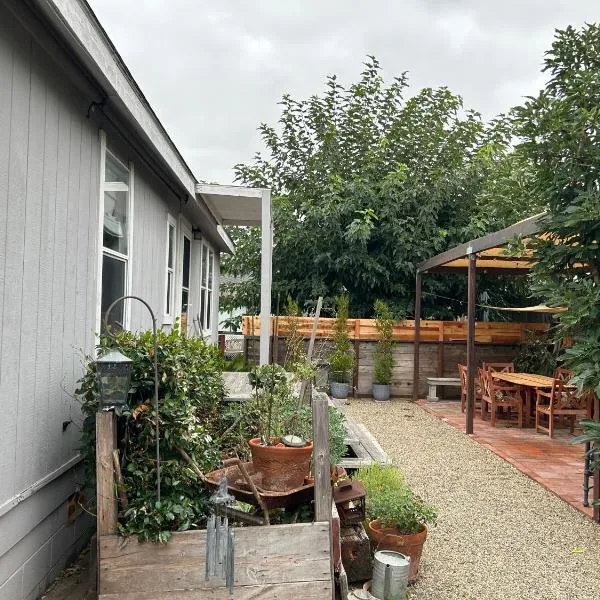 Eastside Costa Mesa house，位于科斯塔梅萨的酒店