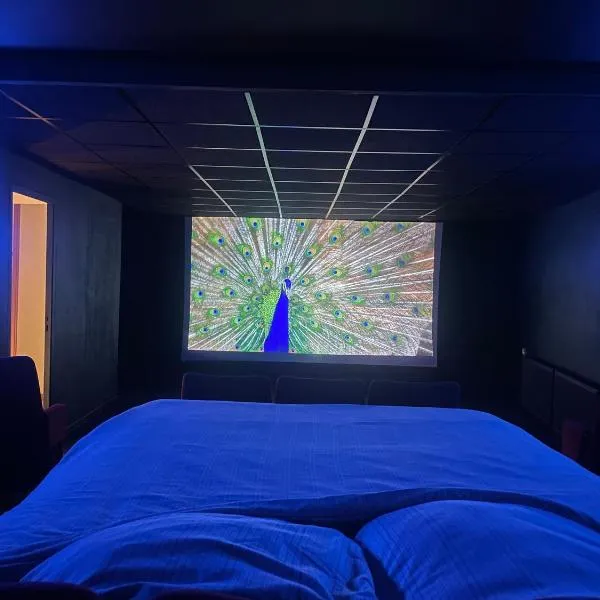 Cinema Paradiso - Appartement de charme avec Sauna, Hammam, spa，位于伊苏丹的酒店