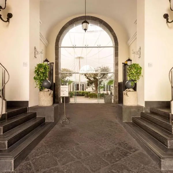 Palazzo Caracciolo Naples，位于那不勒斯的酒店