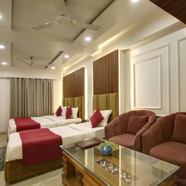 Hotel Shanti Plaza-by Haveliya Hotels，位于Āzādpur的酒店