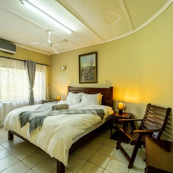 Room in Villa - Zambezi Family Lodge - Lion Room，位于维多利亚瀑布的酒店