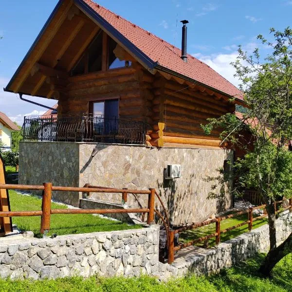 Brunarica Biopark -Log house Biopark，位于Ivančna Gorica的酒店