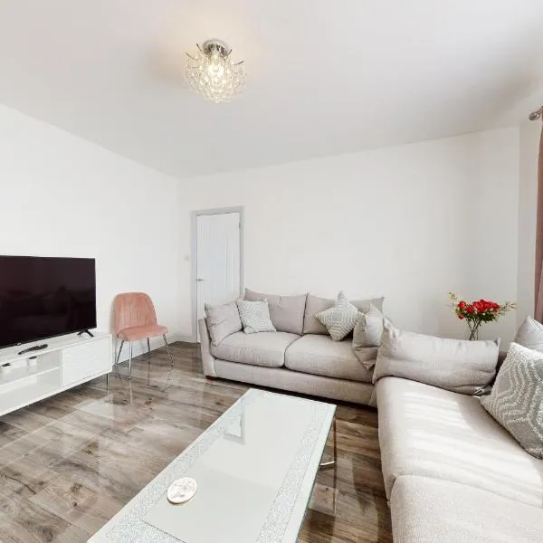 Modern 3 bedroom House with garden & private parking，位于豪士罗的酒店