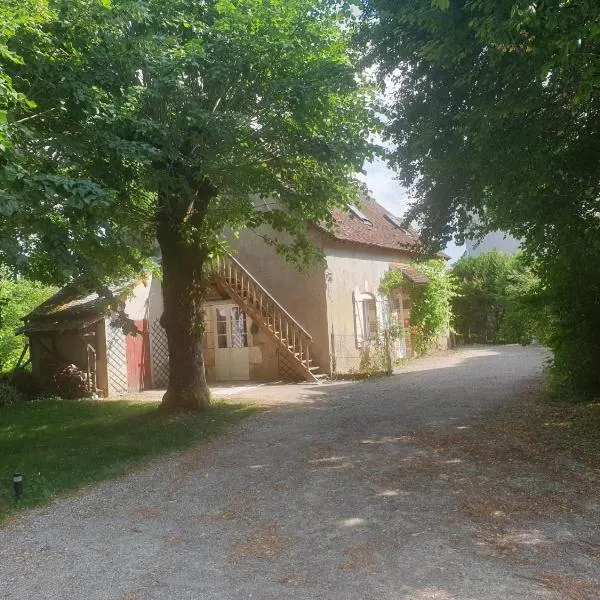 La Casa D'Augy logement du rez de Jardin，位于Brécy的酒店