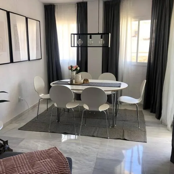 Casa Diana - Moderne Wohnung in Strandnähe，位于阿尔姆尼卡的酒店