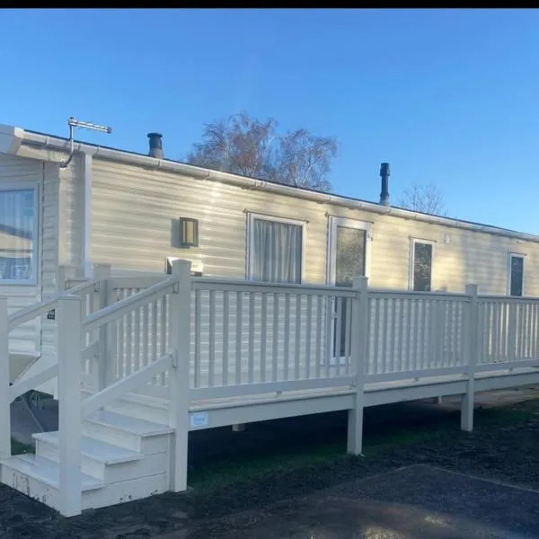 Port Carlisle Caravan near Bowness on Solway，位于Bothel的酒店