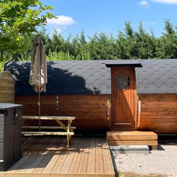 TONNEAU HERBERGEMENT INSOLITE AU CAMPING DES NIERES，位于Ébreuil的酒店