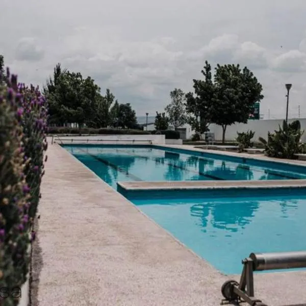 Spectacular House w/ Pool & Amazing Location，位于Trojes de Alonso的酒店