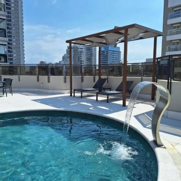 Lindo Flat no Edifício Cosmopolitan, com GARAGEM e PISCINA，位于桑托斯的酒店