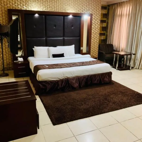 Palazzo Dumont Hotel Chevron，位于Ikota的酒店