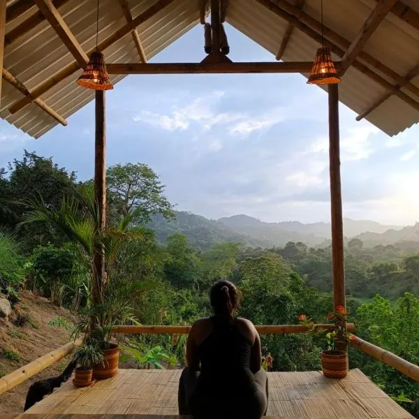 La Mona Eco Cabins，位于帕洛米诺的酒店