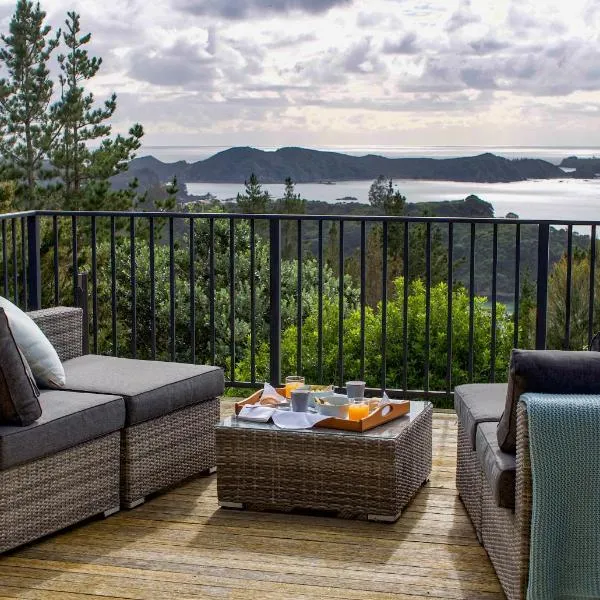 The Retreat - Luxury Hillside villa at Te Ngaere Bay，位于Kaeo的酒店