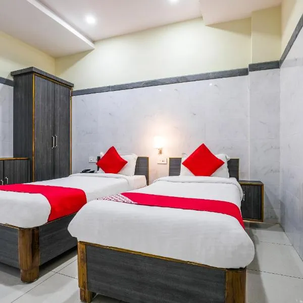 Hotel Src Grand，位于Mutyālammapādu的酒店