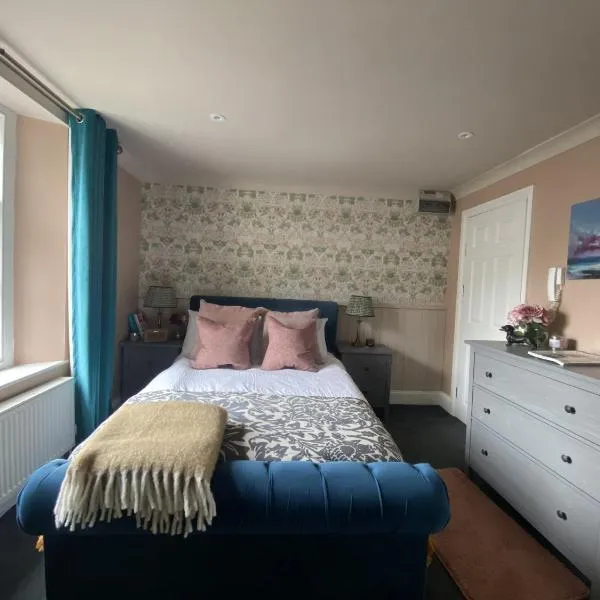 Number Four Russell House, Studio Apartment, centre of Tavistock, Devon，位于塔维斯托克的酒店